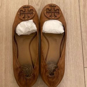 Tory Burch Reva flats. Nude/Tan. Great option for warmer months!